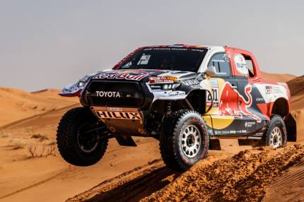 Al-Attiyah wygrywa najdłuższy etap Rajdu Dakar 2022. GR DKR Hilux umacnia się na prowadzeniu
